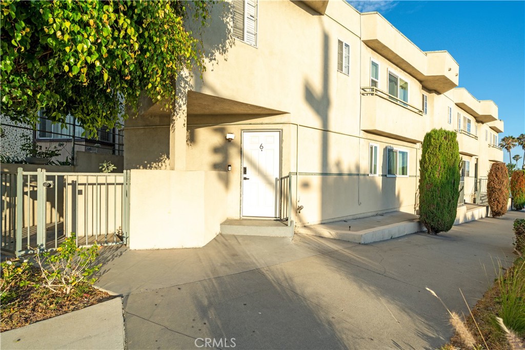 7050 S La Cienega
