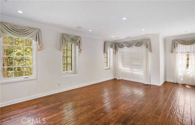 26 Woods Trail, Irvine CA: https://media.crmls.org/medias/75012e66-62ff-4fe0-8753-5c7e9a4c6545.jpg