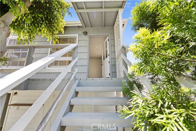 604 Marguerite Avenue, Corona del Mar CA: https://media.crmls.org/medias/7501376d-82d2-4900-8095-435106714051.jpg