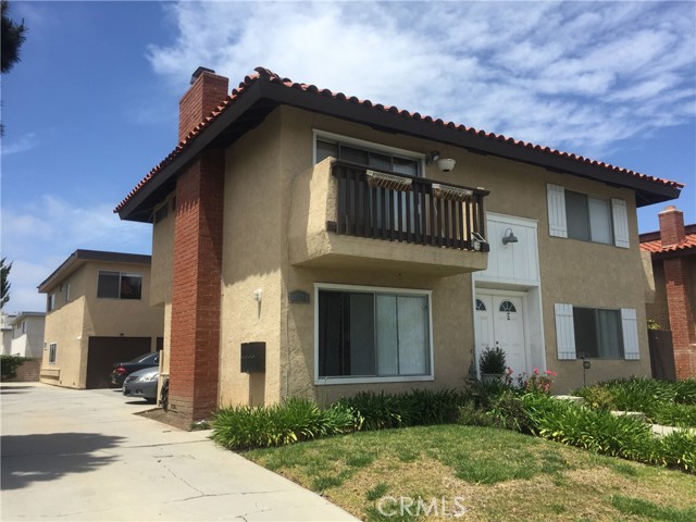 16701 Lynn Lane Huntington Beach, California This is an over-sized one bedroom lower unit apartment in Huntington Harbor area. Remodeled quartz countertop kitchen. Tenant provides refrigerator. Separate dinning area with ceiling fan. Large living room. Creates a large open living area. Bedroom is spacious. Mirror closet doors. Extra linen/storage area. Bathroom has been remodeled. All new vinyl flooring and paint throughout the apartment. Private large front patio and yard. Coin op washer/dryer on 4-unit complex. Single detached garage and assigned parking on premise. Close to park, freeway, beach, and shopping. Great location.
