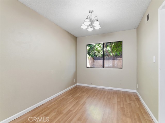 Detail Gallery Image 9 of 40 For 19745 Lull St, Winnetka,  CA 91306 - 4 Beds | 3 Baths