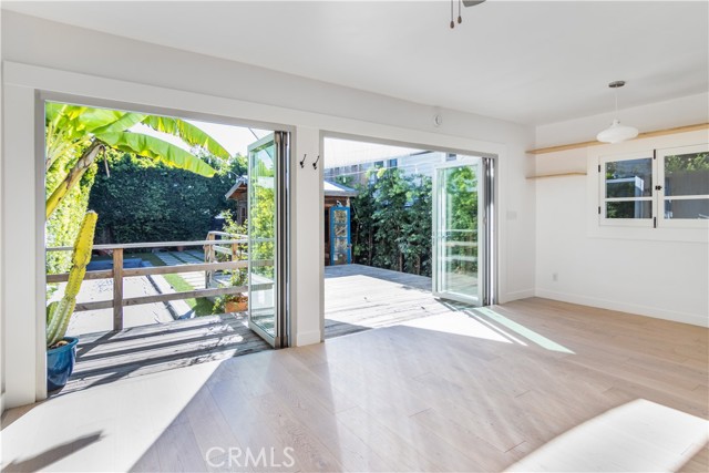 Detail Gallery Image 18 of 38 For 243 Windward, Venice,  CA 90291 - 2 Beds | 2 Baths