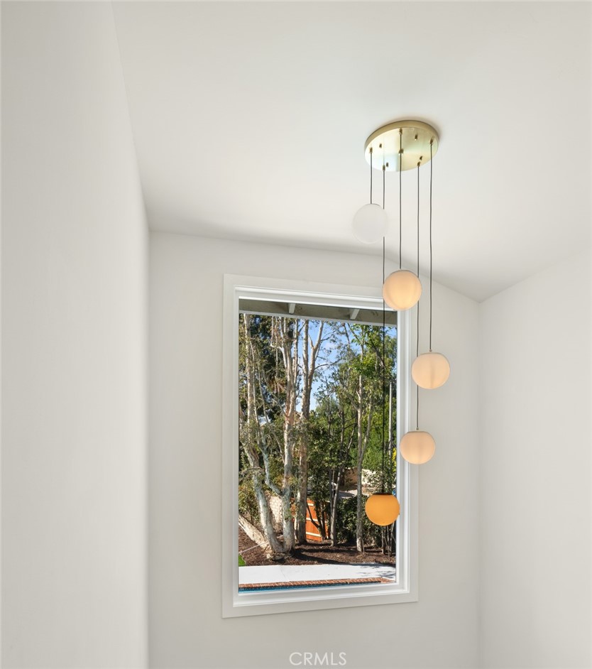 https://media.crmls.org/medias/75041892-ea0f-408a-839e-1dd7941c7ce1.jpg?preset=X-Large