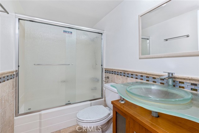 Detail Gallery Image 11 of 30 For 5255 Bellingham Ave #214,  Valley Village,  CA 91607 - 3 Beds | 3 Baths