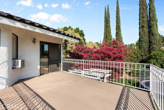 6641 Hawarden Drive, Riverside CA: https://media.crmls.org/medias/7504fae4-f73b-45b5-9413-d54010ae638f.jpg