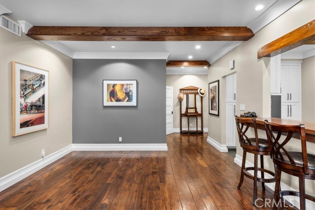 Detail Gallery Image 16 of 52 For 1167 Roxbury Dr #103,  Los Angeles,  CA 90035 - 2 Beds | 4/1 Baths