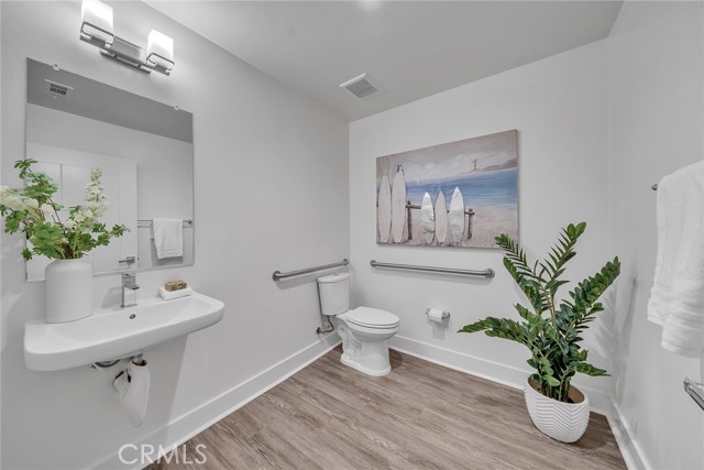 Detail Gallery Image 37 of 59 For 687 Doheny, Costa Mesa,  CA 92627 - 2 Beds | 2/2 Baths