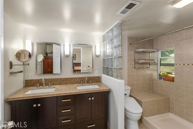 Detail Gallery Image 19 of 39 For 408 Torrens St, Anaheim,  CA 92807 - 5 Beds | 3/1 Baths