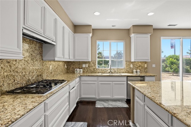7871 Slate Creek Road, Eastvale CA: https://media.crmls.org/medias/7505bb48-bfae-4268-9365-891263ed0ce0.jpg