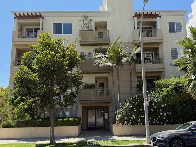 1241 S Westgate Avenue, Los Angeles CA: https://media.crmls.org/medias/750673db-42f2-46bc-b91f-9e816e23d7bc.jpg