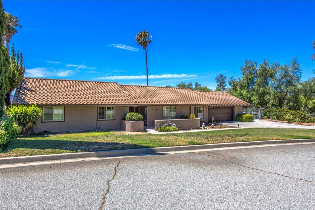 4256 Mockingbird Lane