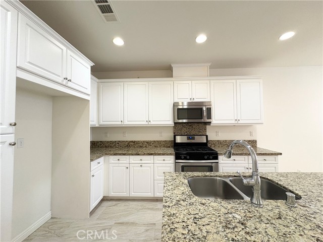 Detail Gallery Image 10 of 32 For 2868 E via Fiano, Ontario,  CA 91764 - 3 Beds | 2/1 Baths