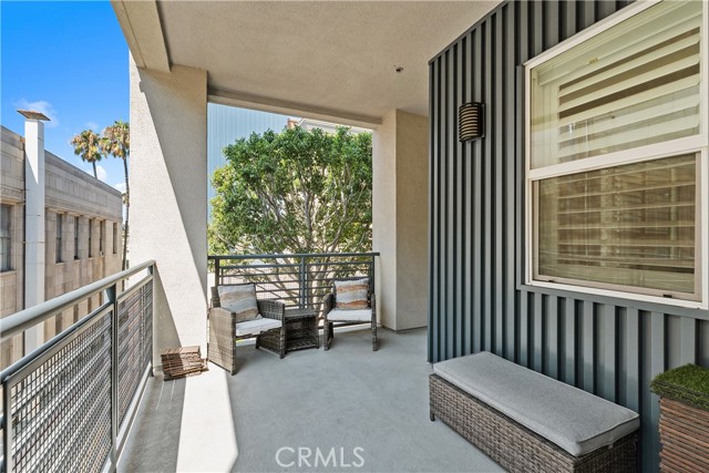 300 E 4th Street, Long Beach CA: https://media.crmls.org/medias/75087682-85bb-4a15-98b2-66c9143ad46e.jpg