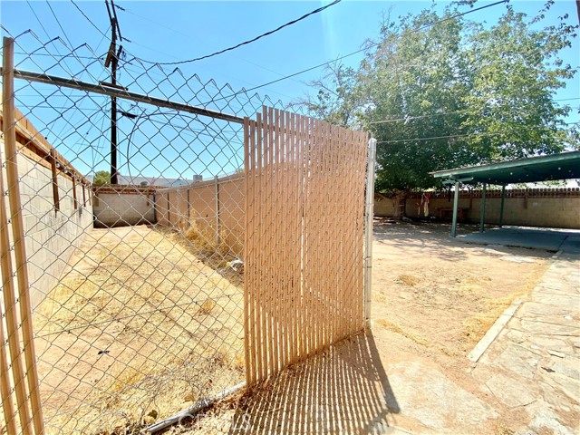 329 E Church Avenue, Ridgecrest CA: https://media.crmls.org/medias/7509199e-1f12-4a91-b7a3-319dfc97aa9b.jpg