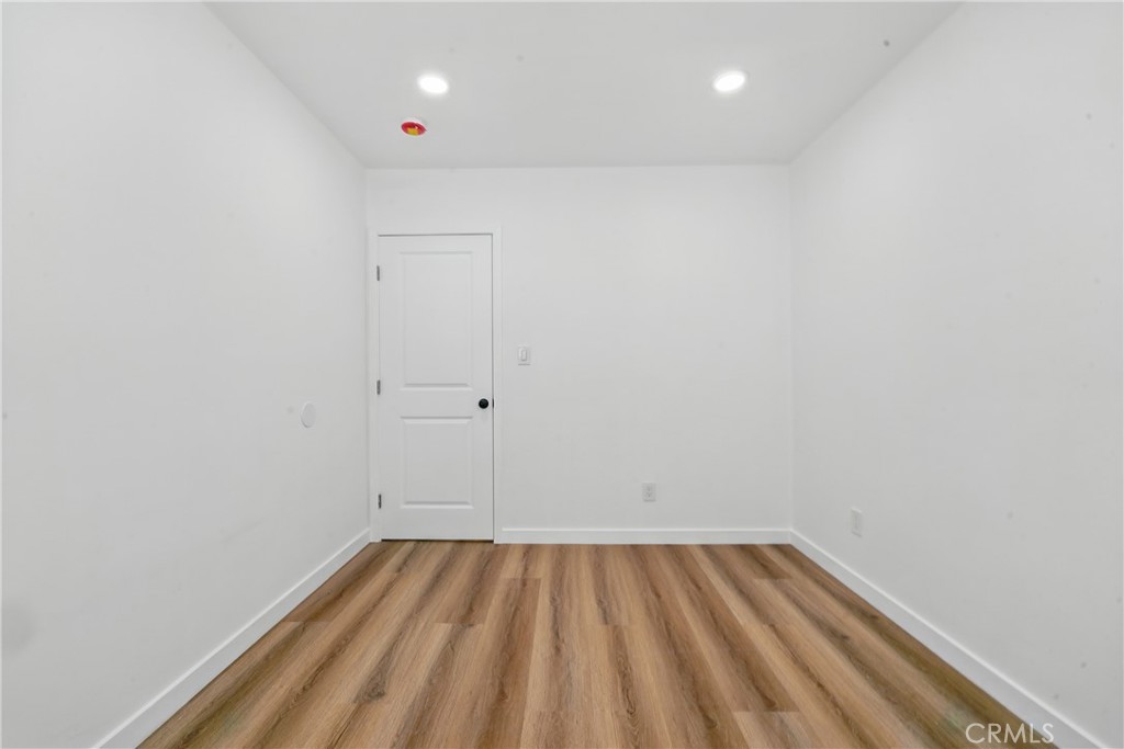 https://media.crmls.org/medias/750a9256-b606-495e-a56f-26cd069d3c81.jpg?preset=X-Large