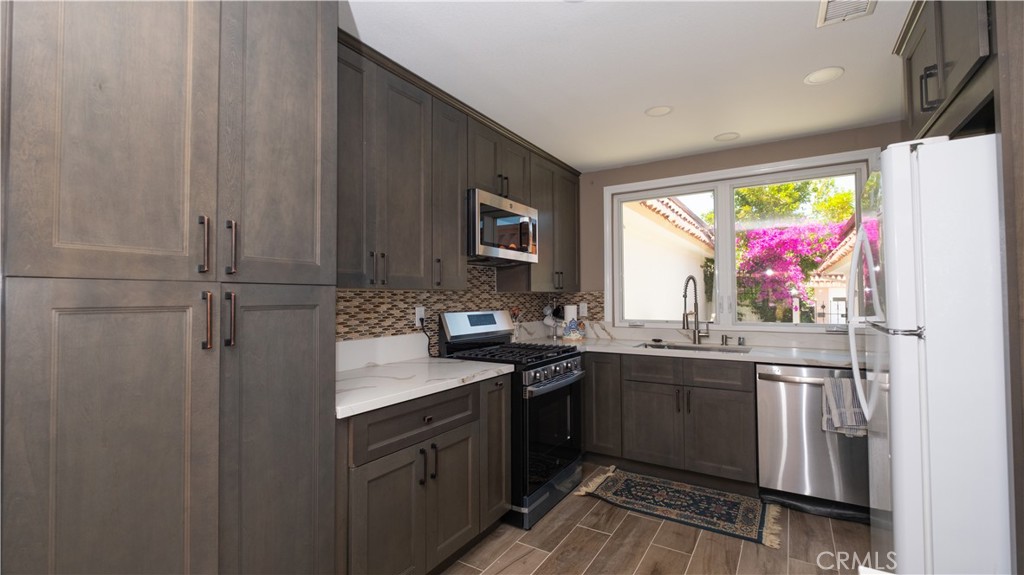 750d6824 8a56 45fd B36f Ff3782a18f92