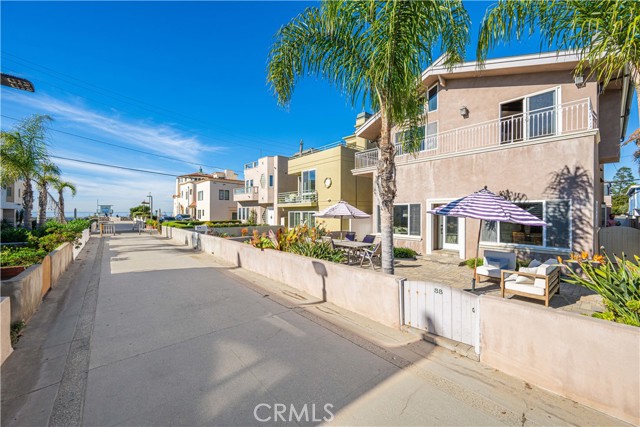 Detail Gallery Image 37 of 49 For 33 16th St, Hermosa Beach,  CA 90254 - 4 Beds | 4 Baths