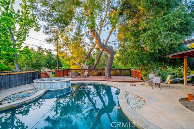533 Via Vista Dr, Redlands CA: https://media.crmls.org/medias/750e0642-1e5d-4b96-8261-bc63b1419b93.jpg