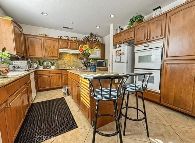 Detail Gallery Image 6 of 7 For 1652 Tiesa, Oxnard,  CA 93030 - 5 Beds | 2/1 Baths