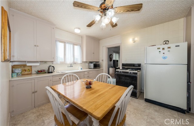 11460 Terracina Blvd, Redlands CA: https://media.crmls.org/medias/750f20b8-0f5a-49a7-9aba-b8d2612b1a75.jpg