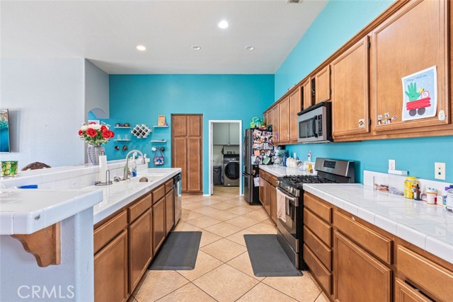 Detail Gallery Image 11 of 35 For 14193 Fresian, Apple Valley,  CA 92307 - 4 Beds | 3 Baths