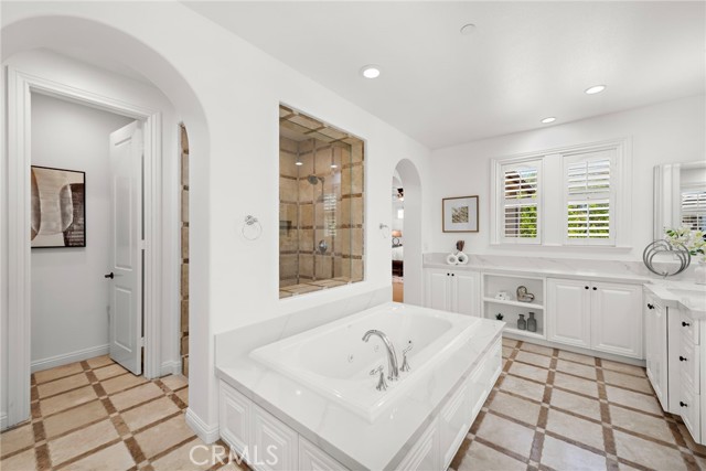 4 Dennis Lane, Ladera Ranch CA: https://media.crmls.org/medias/750f8581-cabc-4c56-92db-b733860fc96b.jpg