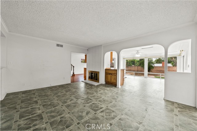 Detail Gallery Image 7 of 36 For 12619 Gladstone Ave, Sylmar,  CA 91342 - 4 Beds | 3 Baths