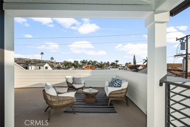 Detail Gallery Image 34 of 41 For 512 Marguerite Ave #B, Corona Del Mar,  CA 92625 - 2 Beds | 2/1 Baths