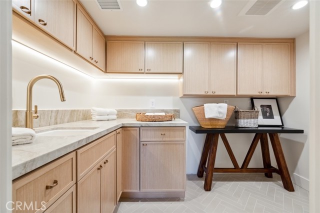 13817 Valley Vista Blvd, Sherman Oaks CA: https://media.crmls.org/medias/75105ca2-91dc-458d-99cc-50cce7fb697c.jpg