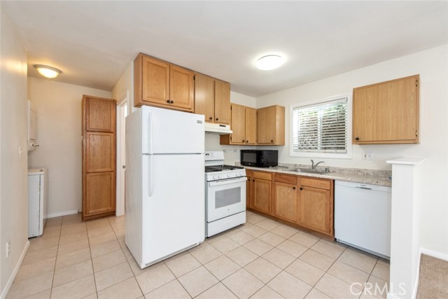 2645 E Walnut Avenue, Orange CA: https://media.crmls.org/medias/7511e066-d984-4e9f-a7e9-3d54db73bfb9.jpg