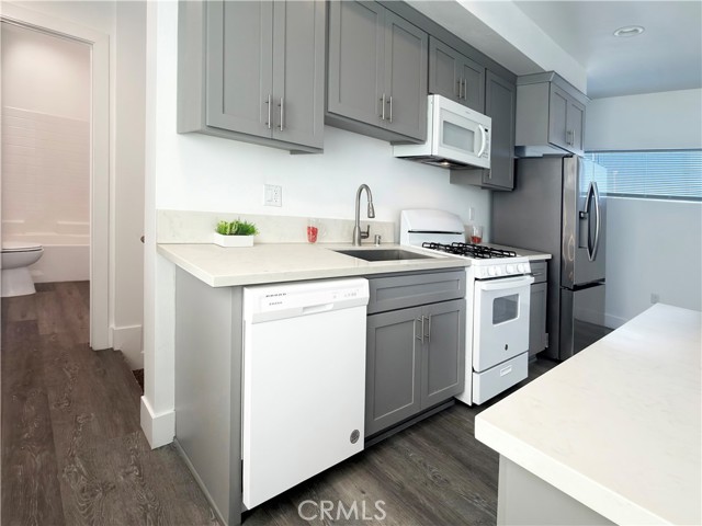 Detail Gallery Image 2 of 26 For 1489 Atlantic Ave, Long Beach,  CA 90813 - 5 Beds | 3/1 Baths