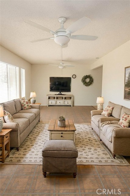 11474 4th Avenue, Hesperia CA: https://media.crmls.org/medias/75137224-f570-4c90-80bf-c32c1f229236.jpg