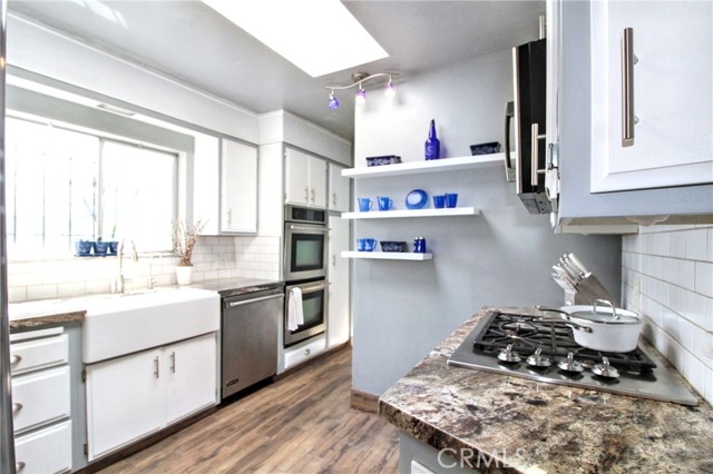 207 Santa Ana Avenue, Long Beach CA: https://media.crmls.org/medias/751447cf-ad92-4286-9614-609fe769c140.jpg