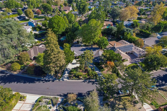 Detail Gallery Image 8 of 10 For 9356 Beckford, Northridge,  CA 91324 - 4 Beds | 3 Baths