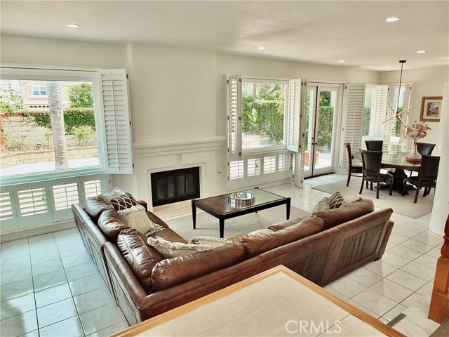 6225 Napoli Court, Long Beach CA: https://media.crmls.org/medias/75146c6a-c221-4220-8e36-f221aa50144b.jpg