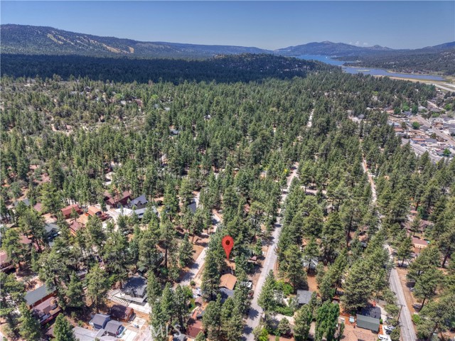 320 W Aeroplane Boulevard, Big Bear City CA: https://media.crmls.org/medias/751539ab-4da3-40c6-9a2a-78b3d377f6f5.jpg