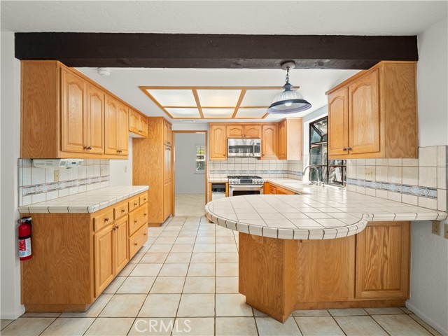 24540 Acorn Court, Newhall CA: https://media.crmls.org/medias/7515e8a3-6a60-4999-a76e-8c304a5ac064.jpg