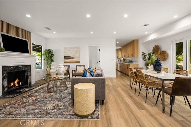 6005 S La Brea Avenue, Los Angeles CA: https://media.crmls.org/medias/7515fd75-cbf5-4f0f-a1aa-7eea6df8f73c.jpg