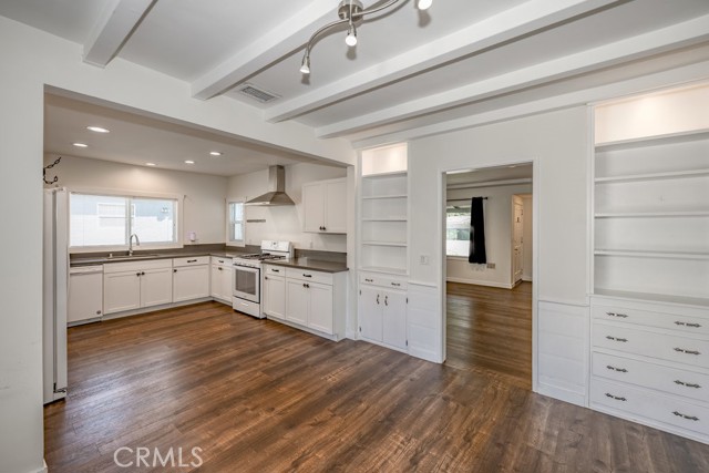 1219 N Lincoln Street, Burbank CA: https://media.crmls.org/medias/7517570a-fbbc-4390-b417-d921d230acb8.jpg