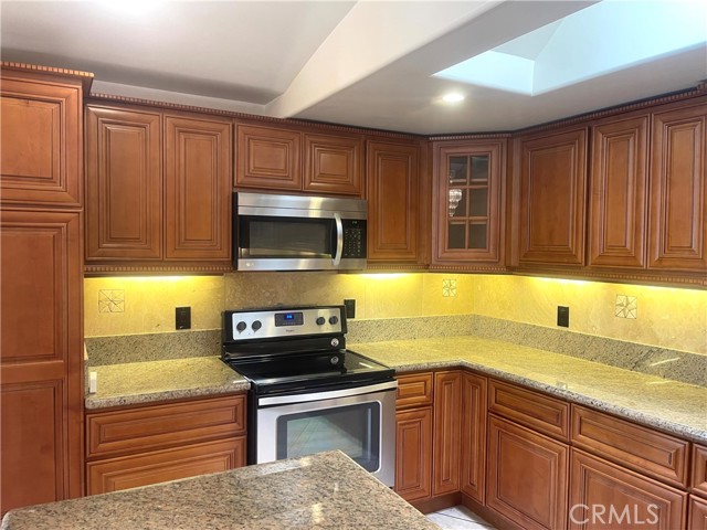 1060 Foxburg Road, Seal Beach CA: https://media.crmls.org/medias/7517ecd7-7b4d-4709-95bd-cbc774794d71.jpg