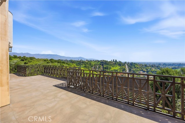 Image 30 of 36 For 2030 Hanscom Drive