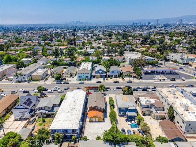 2104 Crenshaw Boulevard, Los Angeles CA: https://media.crmls.org/medias/7518c0e8-1a81-4720-a5c9-dffa36d9ebf8.jpg