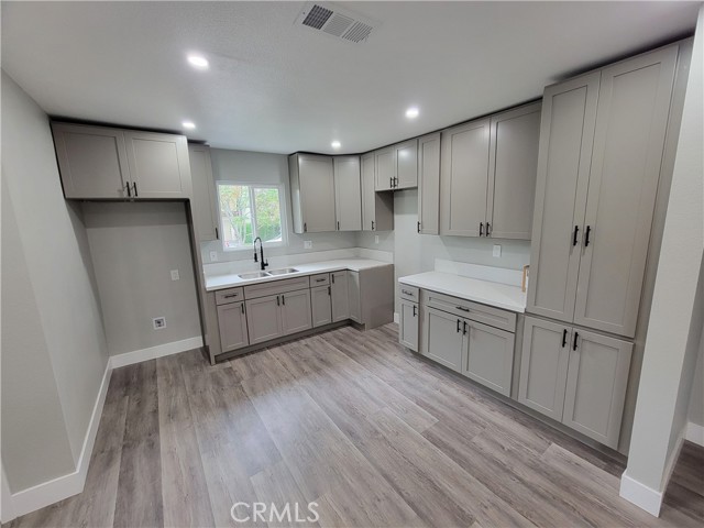 Detail Gallery Image 3 of 10 For 12421 Ridgewood Dr, Yucaipa,  CA 92399 - 2 Beds | 2 Baths