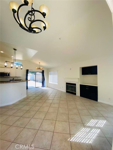 Detail Gallery Image 3 of 23 For 14850 Filly Ln, Fontana,  CA 92336 - 3 Beds | 2 Baths