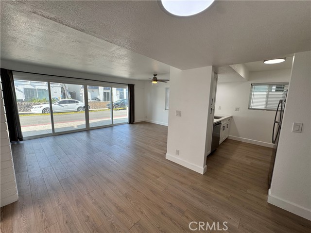 Detail Gallery Image 4 of 14 For 122 46th St a,  Newport Beach,  CA 92663 - 3 Beds | 2 Baths