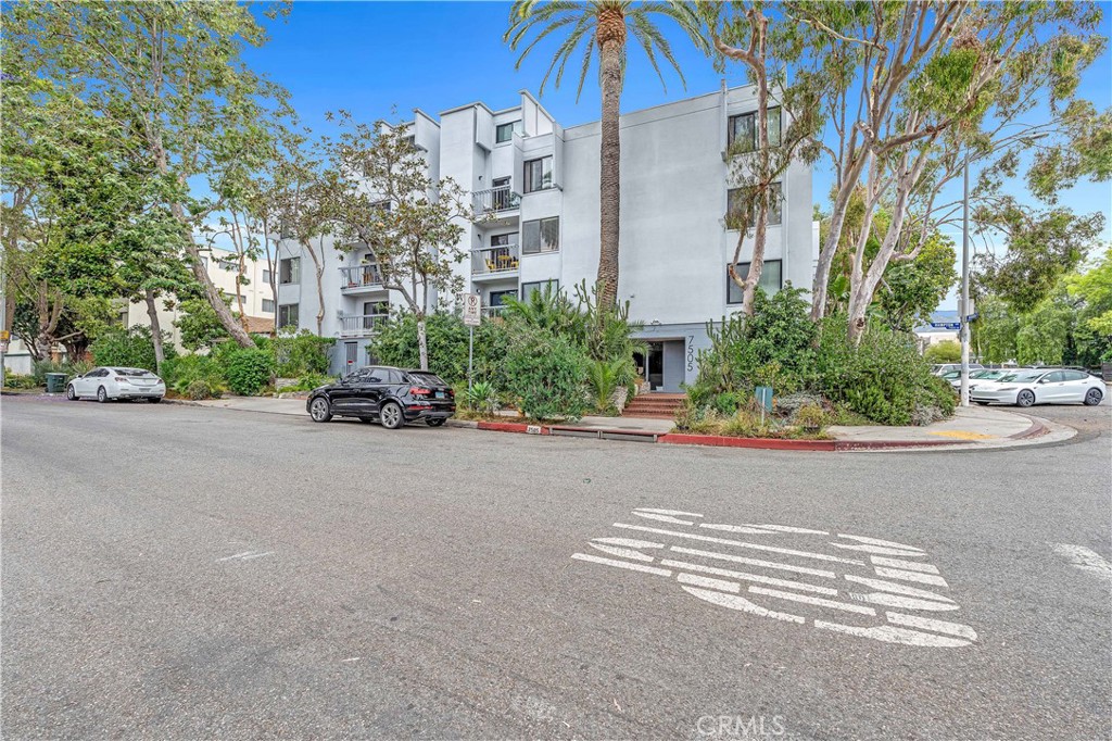 7505 Hampton Avenue #8