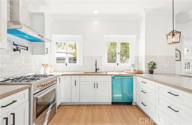 Detail Gallery Image 19 of 44 For 1720 S Kingsley, Los Angeles,  CA 90006 - 4 Beds | 3 Baths