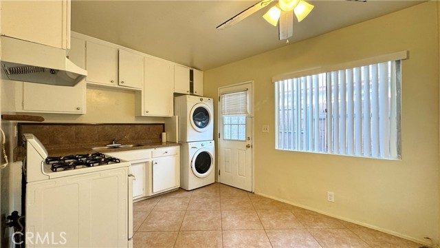 Detail Gallery Image 4 of 15 For 262 Garnet Way #C,  Upland,  CA 91786 - 2 Beds | 1 Baths