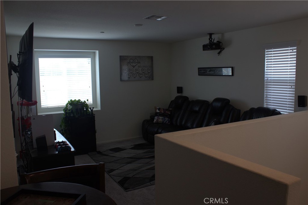 https://media.crmls.org/medias/751c4e48-b504-4c28-a1d8-5b61e342b31a.jpg?preset=X-Large