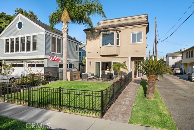 Detail Gallery Image 7 of 65 For 714 Alabama St, Huntington Beach,  CA 92648 - 4 Beds | 4/1 Baths